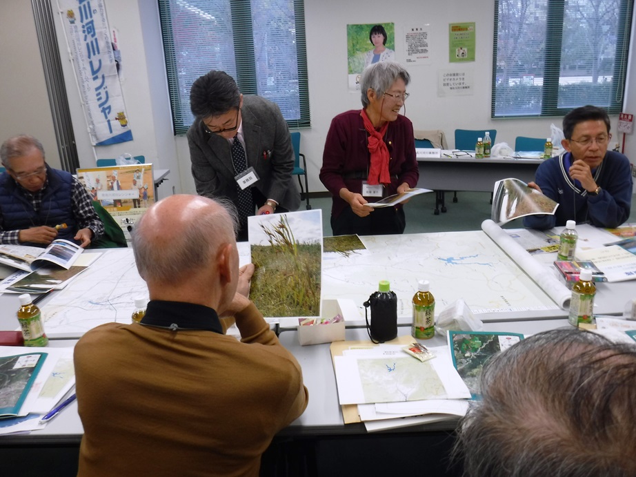 意見交換の様子（佐藤レンジャーの情報提供)