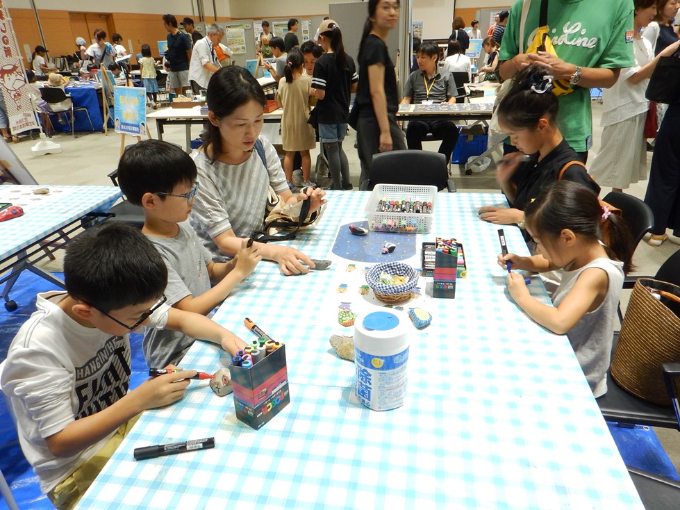 ストーンアート体験の様子