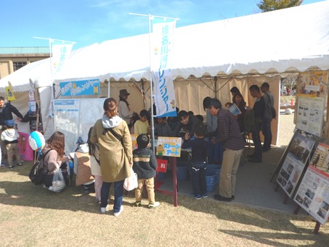 河川レンジャーのブースの様子