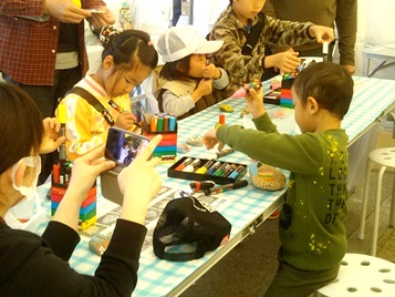 ストーンアート体験の様子