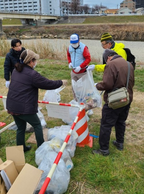 清掃活動（藻川中園橋左岸）
