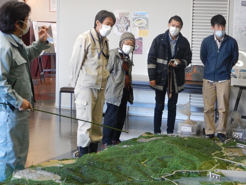 大型模型をつかった説明