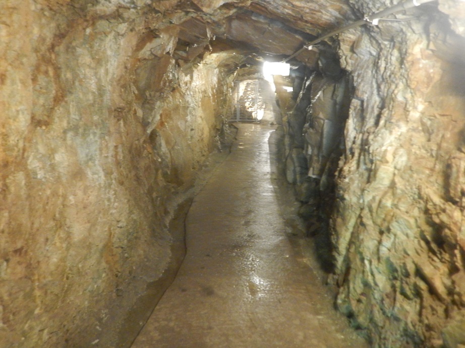 青木間歩の内部の様子