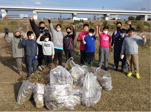 駆除した成果と記念撮影