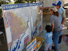 洪水ハザードマップ体験展示