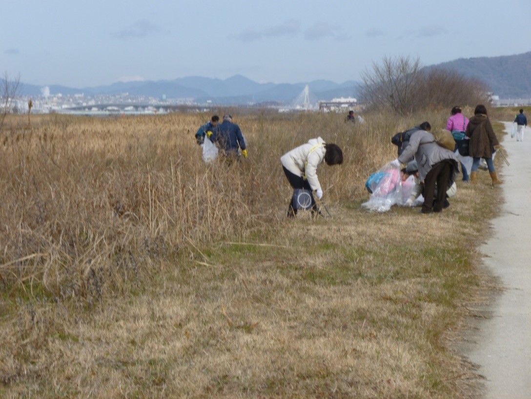 \ゴミ拾いのようす"