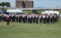 オープニング（吹奏楽部によるマーチング）