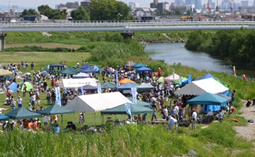中園橋下流の河川敷で水辺まつりが開催されました！